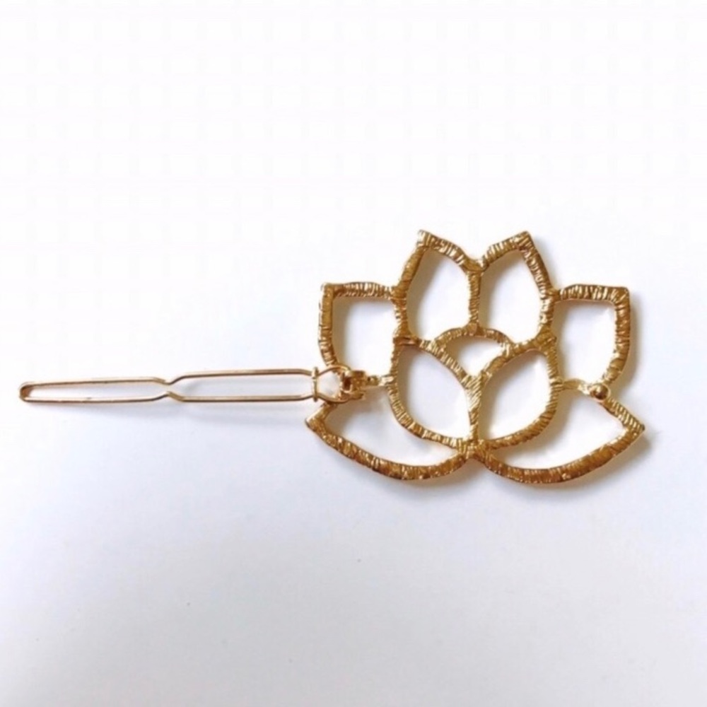 Only one left! Gold Lotus Flower Hair Clip - Picture 3 of 6